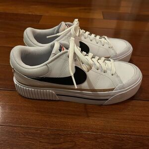 Nike Women's White and Black Sneakers